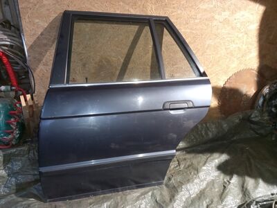 BMW E34 Touring vasak tagumine uks