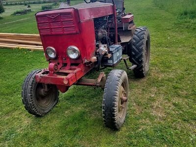 Traktor koos tehnikaga