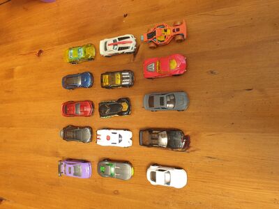 237 моделей HOT WHEELS
