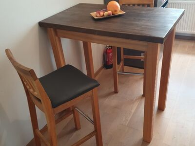 Täis tammepuidust baarilaud + 2 baaritooli