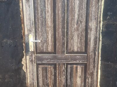 Puidust välisuks 900x2100