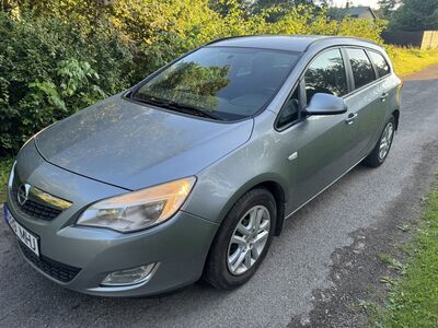 Opel Astra sports tourer 1.6 85kw 2012