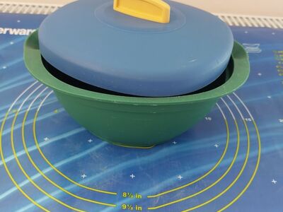 Tupperware kauss kaanega