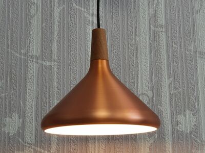 Väiksem kuldne lamp „Float“, metall/puit