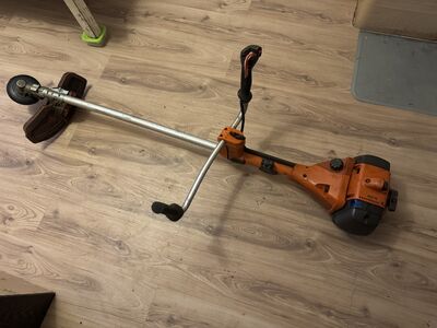 Husqvarna 555FX võsalõikur/trimmer