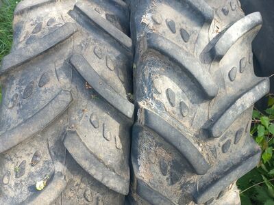 Kasutatud kaks rehvi 340/85R24