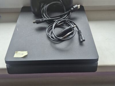 Ps 4 slim