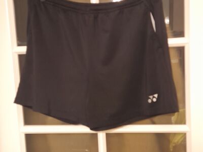 Lühikesed püksid Adidas, PUMA, Yonex, XL