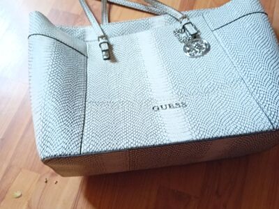 Guess kott naistele