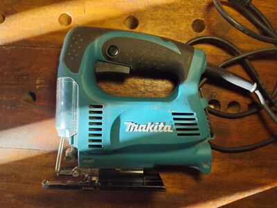 Tikksaag Makita 4327