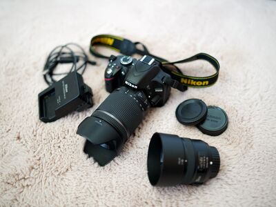 Nikon D3200 + 18-200mm + 50mm f1.8