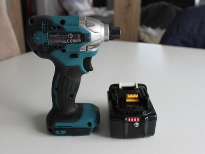 Makita akulöökkruvikeeraja DTD 156 + aku 3,0AH