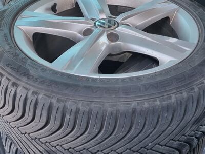 VW originaal valuveljed 17" korralike rehvidega