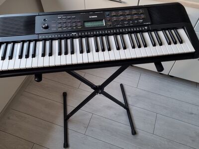 Синтезатор Yamaha + X-стойка Stagg