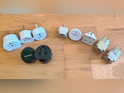 9 reisiadapterit / Power Adapters