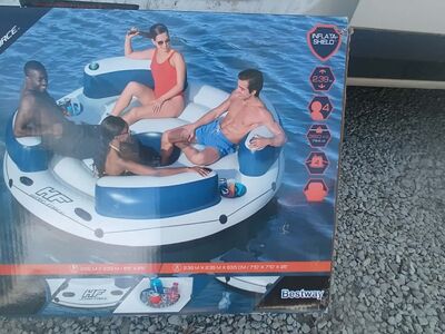 Bestway Hydro-Force 4-kohaline täispuhutav ujuvsaa