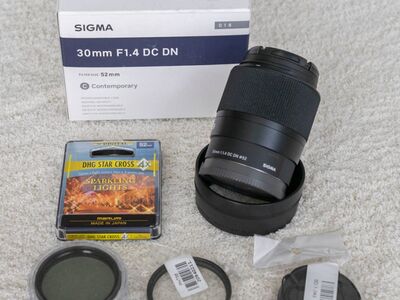 Sigma 30 mm F1,4 DC DN Sony poolkaader