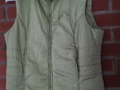 Uuem heleroheline vest, S-M