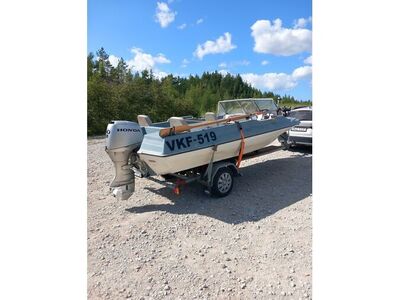 Mootorpaat Glastron/ Honda 50hp/ Haagis/ Lisad