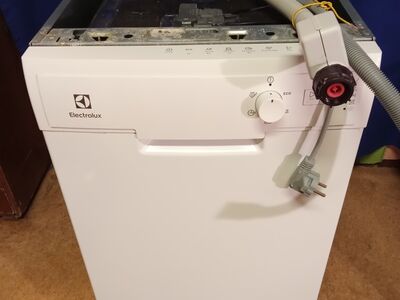 Kitsas nõudepesumasin Electrolux, garantiiga