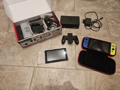 Nintendo Switch V1 Nintendo Switch V2