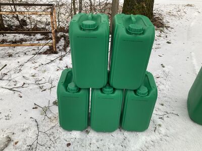 Plastikust kanistrid