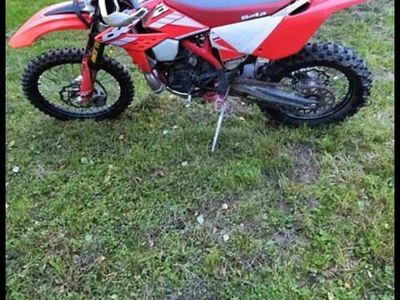 ПРОДАЕТСЯ BETA 300RR 2-ТАКТНЫЙ 2017 срочная продажа