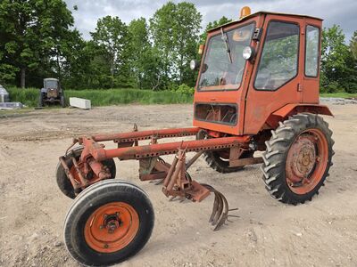 TRAKTOR T-16M + muldaja + kallutav kast