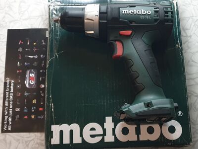 METABO BS18V BL, 2 4.0Ah LiHD AKUT, LAADIJA