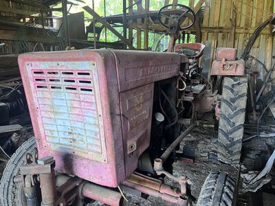 Müüa traktor T25 (ilma dokumentideta).
