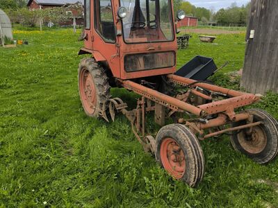 T-16 ja Jonsered murutraktor