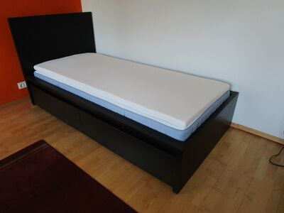 Stiilne must Ikea voodi