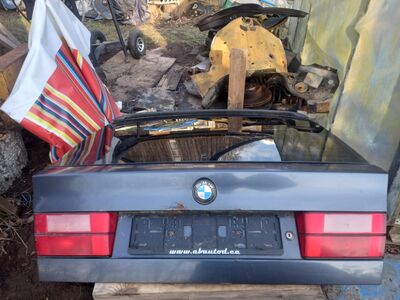 BMW E34 touring tagaluuk