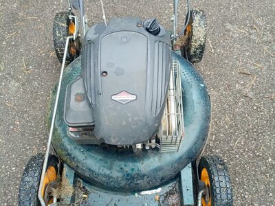 Müüa töökindel muruniiduk "Briggs & Stratton".