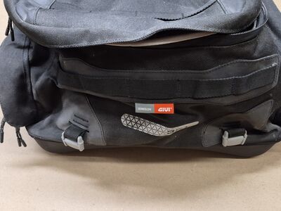 Mootorrattakott Givi 35L