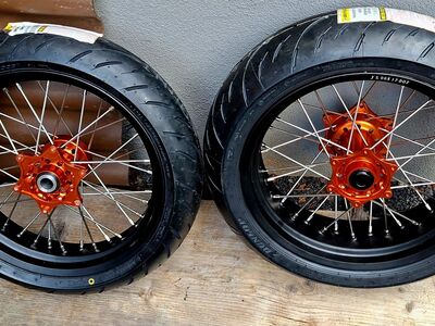 KTM 125-660ccm supermotorattad