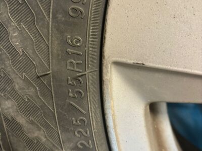 Audi originaalveljed naelrehvidega