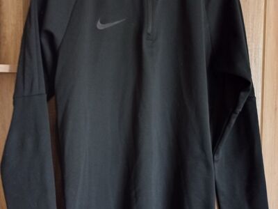 Spordipusa Nike, S