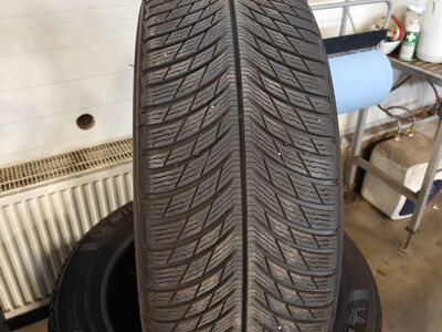 235/55R19 Michelin Alpin Suv