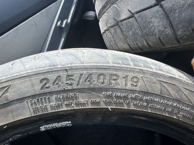 245/40 R19