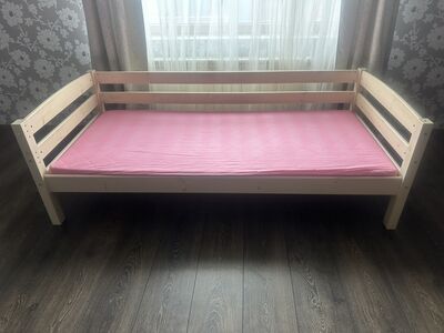 Täispuidust lastevoodi 198x90cm, eemaldatav piire
