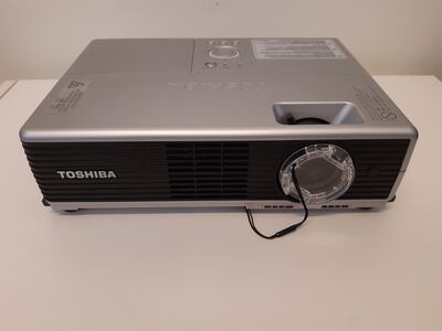 PROJEKTOR TOSHIBA TLP-X100