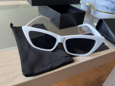 Солнцезащитные очки Saint Laurent