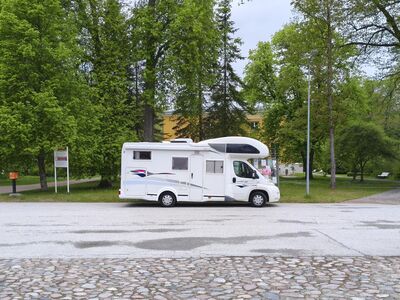 Matkaauto Fiat Challenger 183