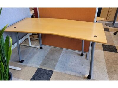 Kasutatud klapitav ratastel laud Martela
