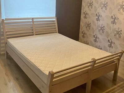 Täispuidust kvaliteetne voodi madratsiga 200x140