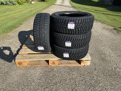 205/55 R16 Laufenn LW71 i Fit Ice 91T naast