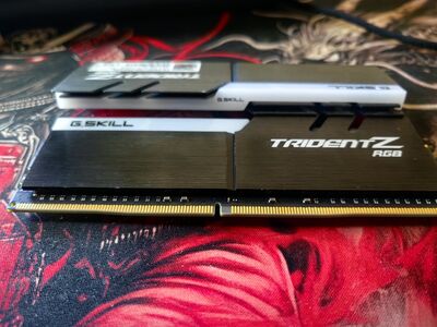 G.SKILL Trident Z RGB 32GB 2x16GB DDR4 3200MHz CL1