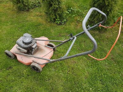 Muruniiduk Briggs and Stratton mootoriga
