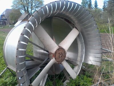 Propeller ümbrise ja tüürpindadega